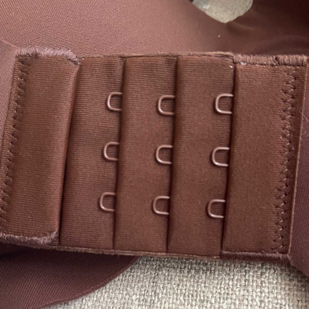 Victoria's Secret Chocolate Brown Seamless Bra - Push-up no underwire - Picture 3 of 4